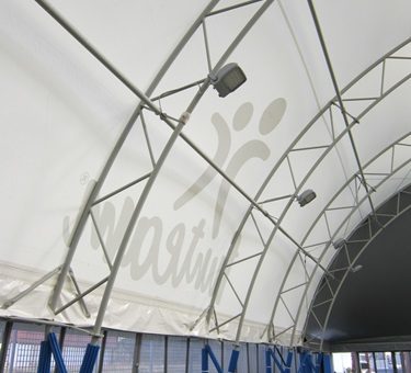 Tensostruttura ad archi in acciaio. Dettaglio archi