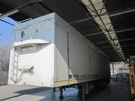 Camion e rimorchi telonati
