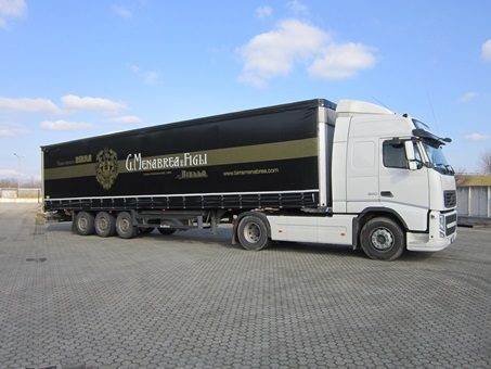 Camion e rimorchi telonati