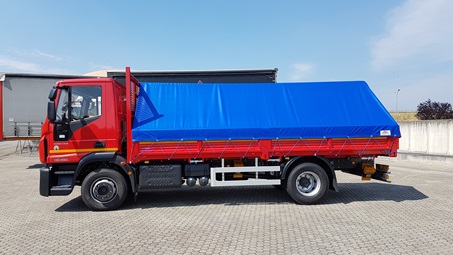 Camion e rimorchi telonati